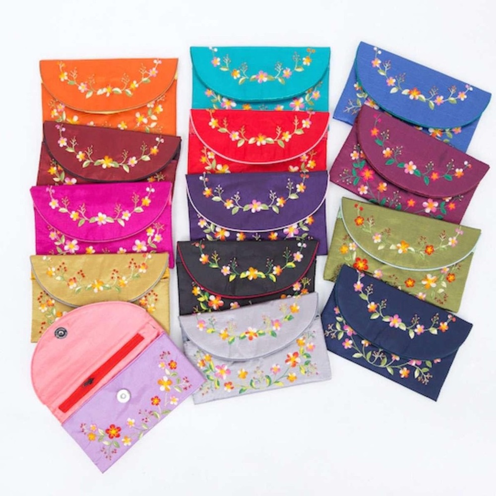 Handmade hand-embroidered small wallet